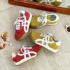 Tênis de treino Agande super bonitos femininos 2026 novo estilo malha vermelha respirável salto oculto sapatos femininos tênis esportivos casuais