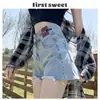 Shorts Jeans Vintage de Cintura Alta para Mulheres Estilo Verão 2025 Rasgado Solto Design Emagrecedor Borda Desfiada Hot Pants Tendência