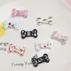 Acessórios de Ossos Curtos de Cachorro de Desenho Animado Coloridos DIY para Acessórios de Cabelo, Decorações de Bolsas, Decorações de Capas de Celular, Charms para Sapatos e Materiais Combinando