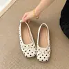 Zapatos planos de mujer con lunares, versátiles, estilo retro francés, boca poco profunda, para verano 2026, nuevo estilo, para usar con faldas, suela suave, zapatos Mary Jane