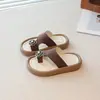 Sandalias de Playa de Estilo Dulce para Niñas con Camelia Slip-On 2026 Verano Nuevas Sandalias Slip-On Infantiles Modernas