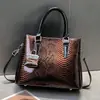 Bolsa de Mão Casual Retrô 2025 Grande Capacidade Padrão de Cobra Bolsa de Ombro Versátil com Temperamento Bolsa Transversal