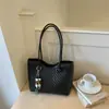 Bolsa de mão simples com textura trançada, estilo moda transfronteiriça, bolsa feminina 2026 nova moda tote de mão e ombro
