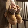 Novas botas de neve de cano alto estilo europeu e americano forradas com pele para mulheres, outono e inverno, forradas com fleece, quentes, que aumentam a altura, antiderrapantes, sapatos de algodão com cobertura total do calcanhar