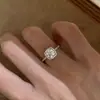O Mesmo Estilo que o de Pang Donglai: Anel Quadrado Pequeno de Cubo de Açúcar, Anel de Diamante de Proposta de Um Quilate, Zircônia Moissanita, Presente de Dia dos Namorados para Namorada