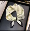 Pañuelo de Seda para Mujer 2025 Estilo Nuevo, Pañuelo Cuadrado Pequeño para el Cuello, Apto para la Piel, Regalo para Mamá, Combina con Camisas, Pañuelo Cuadrado de 70, Pañuelo para el Cuello