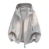 Jaquetas de Couro da Marca de Moda ao Ar Livre para Homens e Mulheres, Jaquetas Esportivas Casuais Respiráveis com Capuz Leves de Proteção Solar para o Verão, Jaquetas de Casal com Estampa