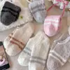 Meias curtas de fleece de coral que não soltam fiapos, meias antiderrapantes de silicone para chão, meias invisíveis de boca rasa femininas, espessadas para outono e inverno