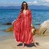 Novo Vestido Longo Estampado Gola V Estilo Boho 2026, Saída de Praia Solta com Proteção Solar, Vestido para Férias na Praia