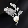 Moda Coreana Corsage de Perlas Elegante Broche de Zirconia Rosa Más Vendido Pin Combinable de Alta Gama para Abrigo y Traje de Mujer