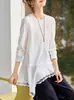 Camiseta Blanca con Encaje Superpuesto Estilo Primavera 2026 Cuello Redondo Casual Dobladillo Irregular Top en Capas Moderno