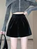 Shorts de terciopelo negro para mujer, nuevo estilo otoño e invierno 2026, de cintura alta, línea A, pierna ancha, shorts tipo bootcut para usar con botas