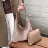 Bolso de mano de terciopelo grande de dos en uno estilo retro para el día a día, bolso de hombro de invierno, bolso de gamuza versátil estilo 2026