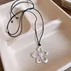 Collar con Colgante de Flor de Cuero para Mujer Estilo Coreano Ins Moda Cadena Simple para Clavícula Accesorios Nicho de Mujer Collar de Gama Alta