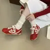 Zapatillas de Entrenamiento Alemanas Rojas Retro para Mujer, Novedad Otoño 2026 Zapatillas Casuales de Suela Gruesa para Aumentar la Altura, Zapatos Deportivos Casuales Versátiles de Suela Suave