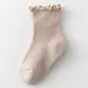 Calcetines de Caña Media para Niñas 2026 para Otoño e Invierno, Estilo Delgado con Bordes Fruncidos, Adecuados para Recién Nacidos y Bebés, Ajuste Holgado que No Aprieta las Piernas