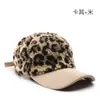Boné de Baseball Color Block Retro Outono/Inverno Lã de Cordeiro Estampa de Leopardo para Homens e Mulheres Casual Quente Moda Veludo Cotelê Boné de Pato