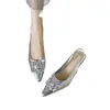 Exquisitas sandalias de punta cerrada estilo francés para mujer, nuevo modelo de verano 2026, elegantes tacones altos de punta fina con pedrería, tacón grueso y parte trasera abierta