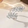 Anillo de Luz de Zirconia Incrustada en Oro Real Chapado en Cobre Transfronterizo Europeo y Americano Lujo Ligero Sensación de Alta Gama Anillo para el Dedo Joyería de Mano Versátil Fabricante Venta al por Mayor en Stock