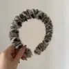 Faixa de Cabelo Plush Dentada Ondulada para Mulheres com Topo Alto da Cabeça, Faixa de Cabelo Peluda para Lavar o Rosto Outono e Inverno, Faixa de Cabelo de Alta Qualidade para Mulheres Usarem Diariamente