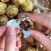 Atacado em Massa Jinsha Chocolate Sanduíche de Nozes Ferrero Embalado Individualmente Lembrancinha de Casamento Doce de Casamento Banquete de Casamento