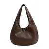Comercio Exterior Moda Americana Retro Remaches Bolso de Axila para Mujer Principios de Otoño Gran Capacidad Lujo Ligero Tacto de Alta Gama Bolso de Hombro Único