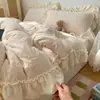 Conjunto de quatro peças estilo francês totalmente fosco Classe A, em relevo tridimensional de veludo de leite, capa de edredom coral espessa de inverno, lençol, conjunto de cama 4