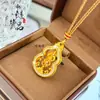 Loja de Ouro Réplica Estilo Antigo Ouro Areia Diamante Incrustado Vajra Giratório e Cabacinha Pingente, Novo Estilo Chinês Pingente de Bastão da Sorte Cravejado de Diamantes