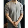 Camiseta de Tricô Manga Curta Masculina, Seda de Gelo, Verão, Decote V, Gola Henley, Textura Xadrez, Estilo Old Money, Roupa Íntima, Atacado de Fábrica Transfronteiriço