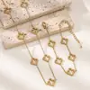 Moderna y Sencilla Joyería de Mano Acero Inoxidable Chapado en Oro de 18K Corte Nicho Trébol de Cuatro Hojas Pulsera Collar para Mujer
