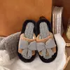 Chinelos de casa com laço xadrez de pelúcia e sola reta 2026 outono e inverno novos chinelos casuais antiderrapantes para mulheres