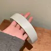 Diadema blanca de ala ancha estilo retro coreano para mujer 2026 nueva llegada accesorio para el cabello diadema simple versátil casual de alta gama