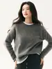 Macio e confortável, com um caimento relaxado! Este suéter de cashmere feminino, com corte solto, ombros caídos e gola redonda, apresenta um design casual com bainha enrolada e é perfeito como uma camada base de tricô.