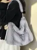 Yuezhi 2026 bolso de peluche nuevo de principios de otoño, bolso de peluche de alta gama, bolso de hombro tote versátil de gran capacidad para el día a día
