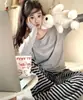 Pijama de Otoño e Invierno para Mujer, Dulce Estilo Nuevo, Ropa de Casa Hombros Descubiertos, Rayado de Rayón, Tacto de Alta Gama, Se Puede Usar Afuera, Estilo Primavera y Otoño para Mujer