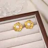 Brincos Geométricos Simples em Forma de Coração Banhados a Ouro 18K para Mulheres, Modernos em Aço Inoxidável Incrustados com Pérolas, Brincos Elegantes, Novo Estilo