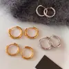 Pendientes de Aro Lisos de Circonita Estilo Francés Minimalista para Mujer, Nuevo Diseño Popular de Nicho, Lujo Ligero con un Estilo Fresco, Pendientes Microincrustados para Mujer