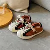 Zapatos estilo coreano para niños Forrest Gump, tenis con puntera de concha, nuevos zapatos de entrenamiento alemanes primavera/otoño 2026, transpirables, versátiles, zapatillas deportivas de suela blanda