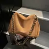 2026 Nova Bolsa de Ombro Único em Camurça Retrô Feminina Versátil Corrente Bolsa Transversal Grande Capacidade Bolsa Tote para o Dia a Dia