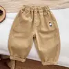 Pantalones casuales para niños, colección de primavera y otoño, ropa infantil versátil estilo coreano, diseño de oso lindo, pantalones largos, algodón puro, corte holgado
