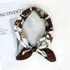 Lenço Quadrado Estampado em Corrente de Cetim 50 Cores Moda de Alto Padrão Versátil Profissional Comissária de Bordo Atendimento ao Cliente Lenço Decorativo Lenço de Seda