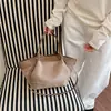 Bolso tote grande de ante vintage transfronterizo para mujer, nuevo bolso de hombro para ir al trabajo de otoño 2026, bolso cruzado versátil