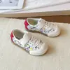 Tênis Antiderrapante Forrest Gump Infantil Estilo Novo Primavera e Outono 2026 Tênis de Solado Macio para Meninas Sapatos Casuais Confortáveis da Moda para Meninos Tendência