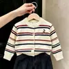 Ropa infantil estilo coreano 2026 otoño nueva moda suéter de bloques de color cárdigan de punto y conjunto de pantalones anchos de bloques de color para niños y niñas