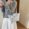 Bolsa de Braço Feminina Simples Personalidade Única Ombro Único Transversal 2026 Nova Pequena Design de Nicho Tendência para o Dia a Dia Bolsa Saco Feminina