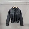Outono Inverno 2026 Jaqueta de Couro PU Estilo Motociclista Gola Lapela Manga Longa Zíper Cinto Cintura Marcada Decoração Estilo Cool e Moderno