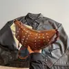 Bolso Cubo de Lujo de Alto Nivel con Remaches Redondos Incrustados, Estilo Punk de Moda Transfronterizo, Bolso de Hombro para Mujer Europeo y Americano