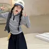 Conjunto de Roupas de Outono para Meninas 2026 Novo Estilo Crianças de Tamanho Médio e Grande Moletom com Zíper Meio Listrado Calça Foice Conjunto de Duas Peças Roupa Casual Infantil