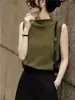 Elegante y chic, este top sin mangas de punto verde oliva de cuello alto es un diseño hermoso para mujeres en otoño, ofreciendo un corte holgado y favorecedor.