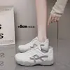 Tênis de Treino Alemão Feminino Primavera e Outono Novo Sola Fina Versátil Sapatos Brancos Sapatos de Viagem Confortáveis Estilo Acadêmico Tênis Esportivo Casual